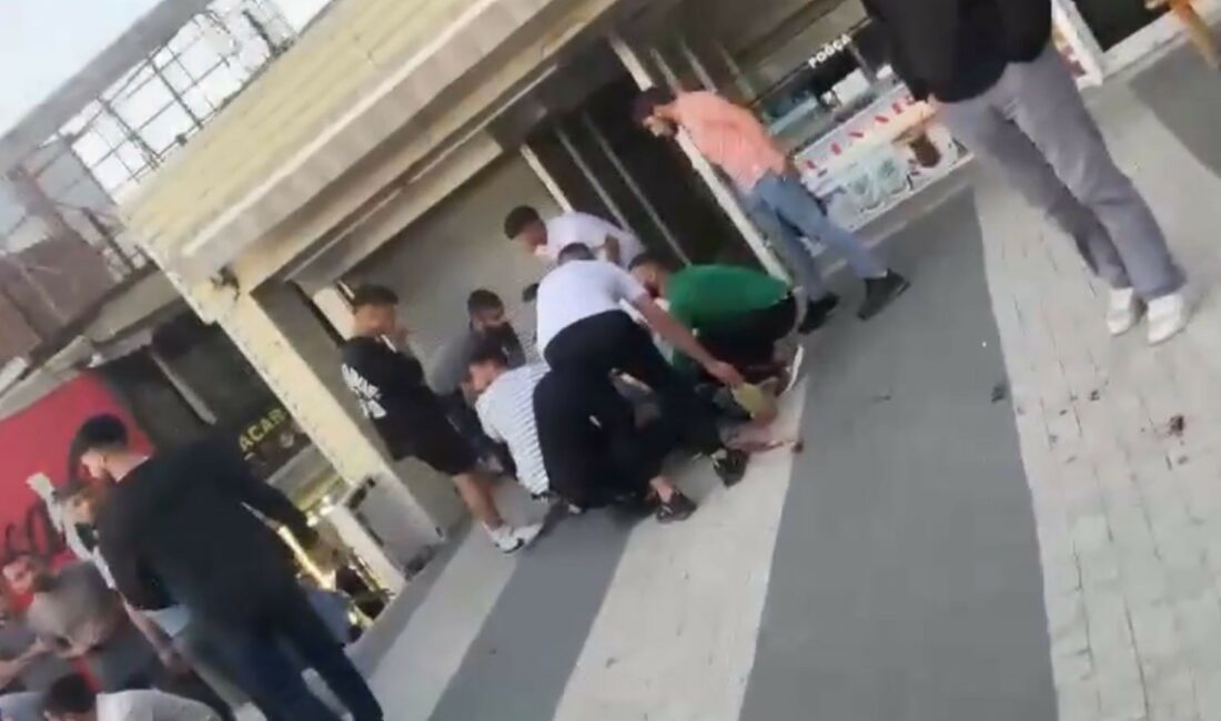 Bursa'nın Osmangazi ilçesinde meydana gelen kavgada 2 kişi tabancayla yaralandı.