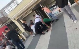 Bursa’da 2 kişi tabancayla yaralandı Bursa'nın Osmangazi ilçesinde meydana gelen kavgada 2 kişi tabancayla yaralandı.