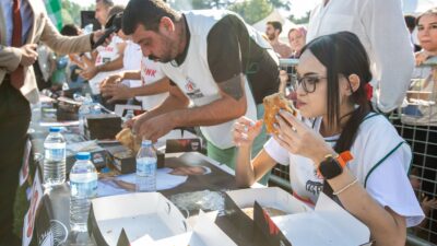 Bursa’da 2. Gastronomi Festivali'nde düzenlenen yarışmalarda 8 tahinli pide yiyen