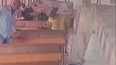 İstanbul'da, vapursa yolculuk yapan bir şüpheli yolculardan birinin saçını çakmakla