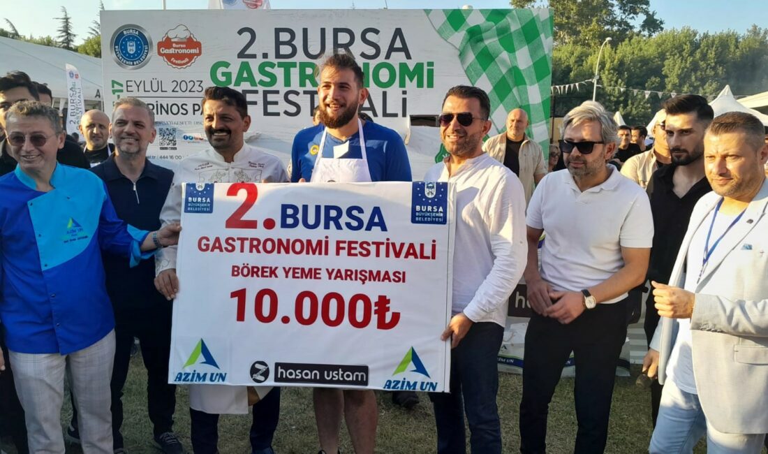 Bursa 2. Gastronomi Festivali'nde yarışan bir kişi, 6 dakikada 14