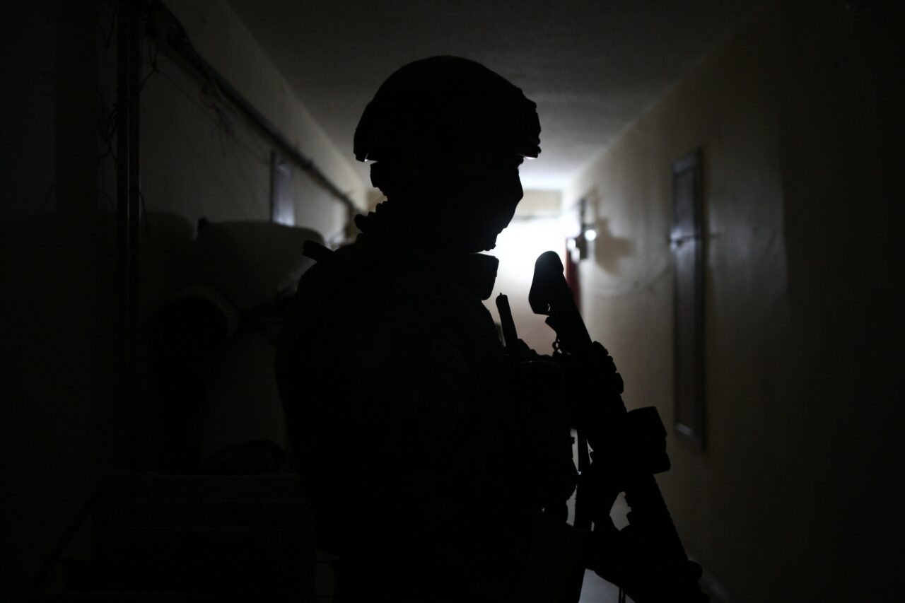 Bursa Emniyet Müdürlüğü ekipler, Mustafakemalpaşa ilçesinde helikopter destekli uyuşturucu operasyonu