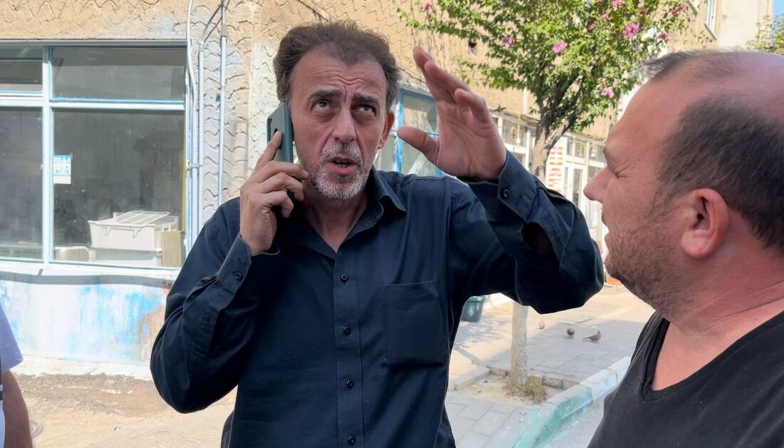 Bursa’da yeni otomobilini çaldıran kişi, hırsızların peşine düştü Bursa'nın Osmangazi ilçesinde bir kişi, satın alıp aynı gün çaldırdığı