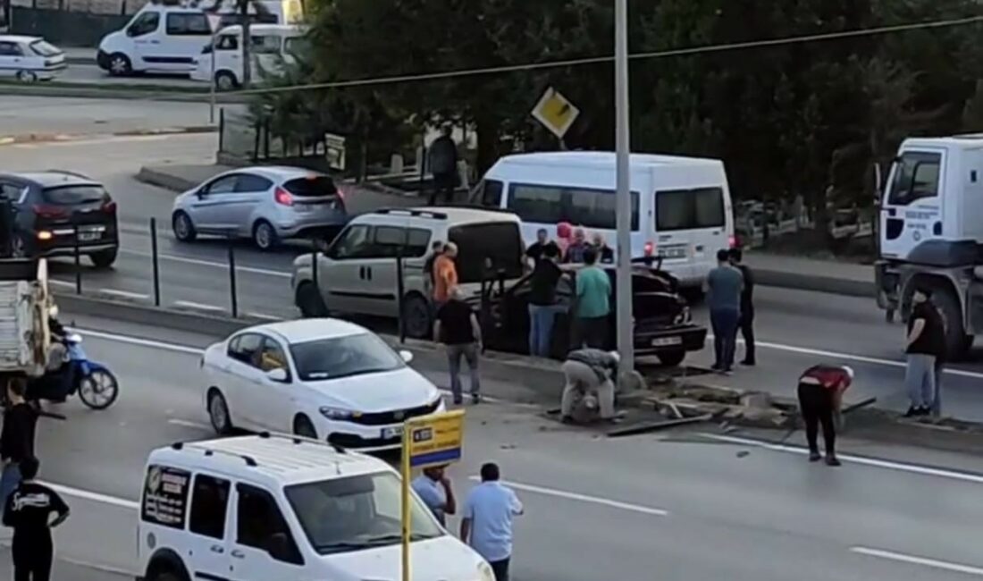 Bursa’da freni boşalan kamyon otomobile çarptı Bursa’nın İnegöl ilçesinde freni boşalan bir kamyonun otomobile çarpması sonucu