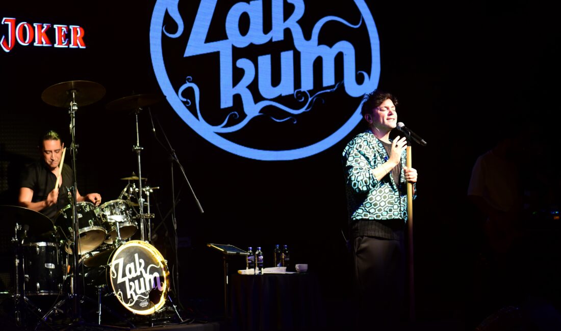 Zakkum Bursalı sevenleriyle buluştu Türkiye’de rock müziğinin öncü gruplarından olan Zakkum, Bursa'da konser verdi.
