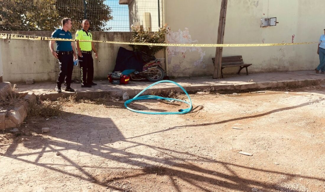 Bursa'nın Mustafakemalpaşa ilçesinde motosikletle duvara çarpan sürücü hayatını kaybetti.