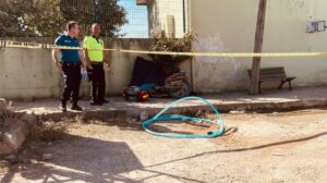 Bursa'nın Mustafakemalpaşa ilçesinde motosikletle duvara çarpan sürücü hayatını kaybetti.