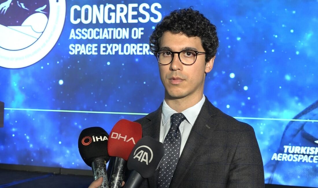 İlk kez Uzaya çıkacak Türkler Bursa’ya geldi Tarihe ’uzaya çıkan ilk Türk’ olarak geçecek Alper Gezeravcı ve