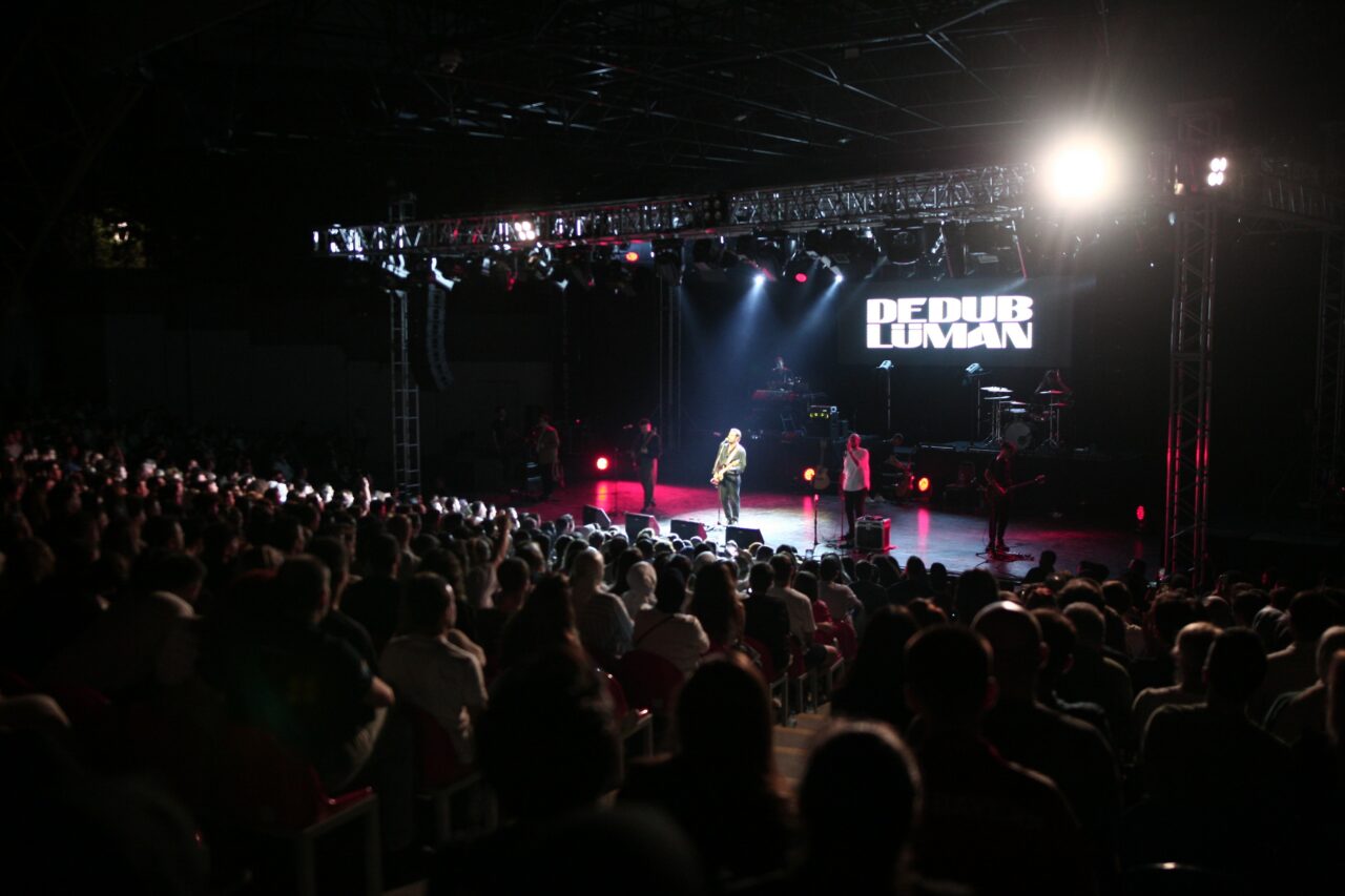 Dedublüman grubu, Kültürpark Açık Hava Tiyatrosu’nda Bursalı hayranlarıyla buluştu.