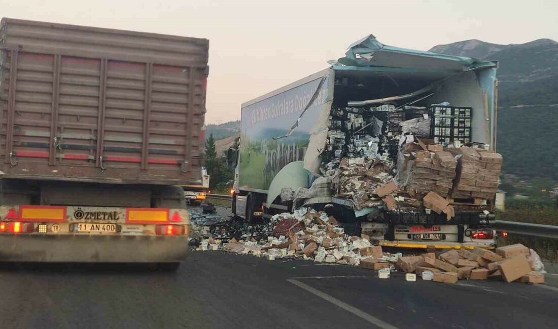 Bursa’da korkunç kaza: 2 ölü Bursa’da, seyir halindeki bir tırın emniyet şeridindeki başka bir tıra