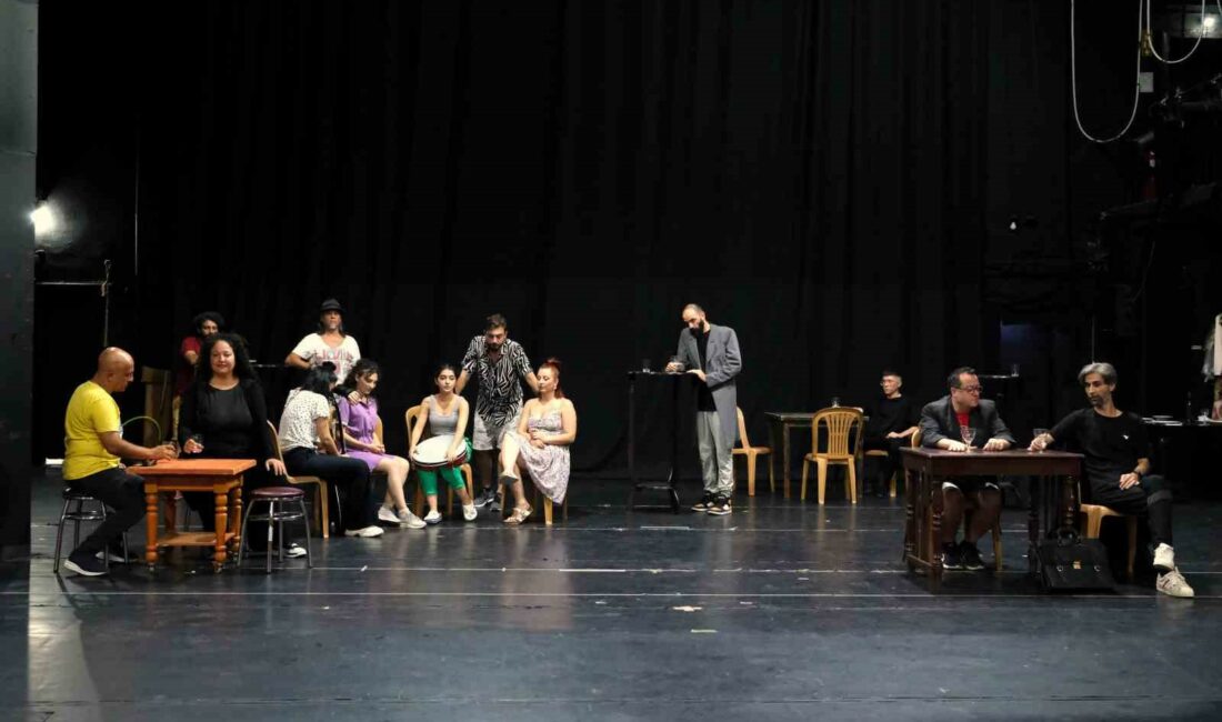 Halit Ziya Uşaklıgil’in yazdığı, "Mai ve Siyah" romanından uyarlanan oyun