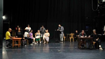 Halit Ziya Uşaklıgil’in yazdığı, "Mai ve Siyah" romanından uyarlanan oyun