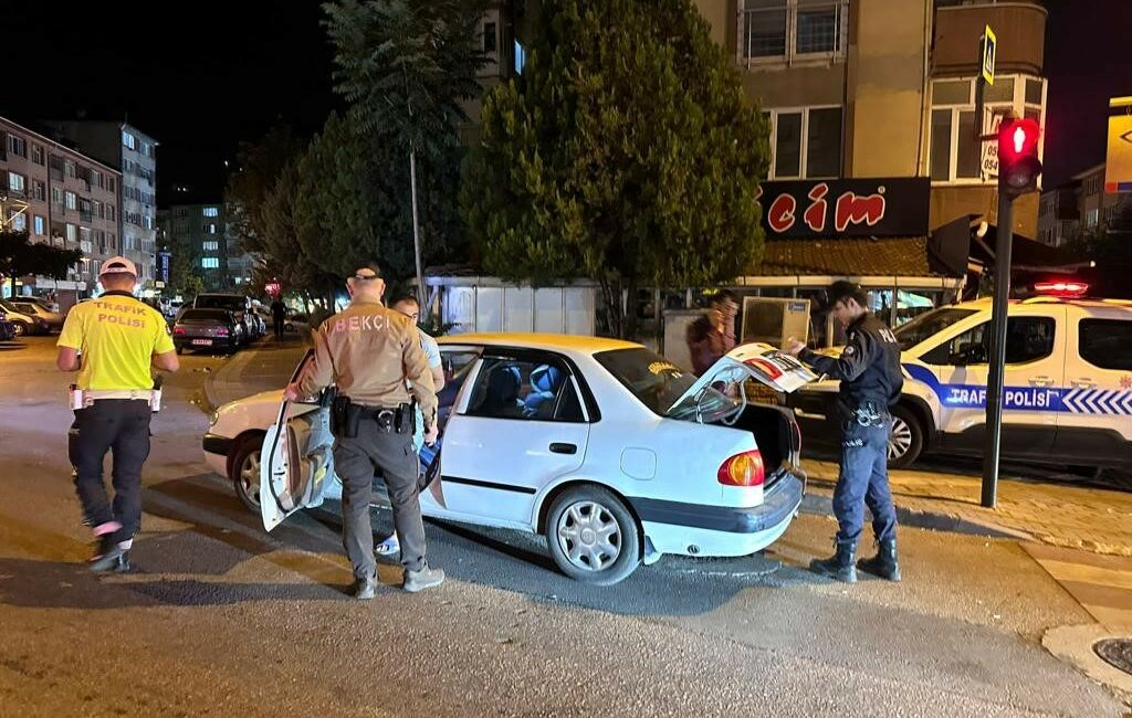 Bursa’da “huzur” operasyonları devam ediyor Bursa İl Emniyet Müdürlüğü kent merkezinde vatandaşların huzur ve güvenliği