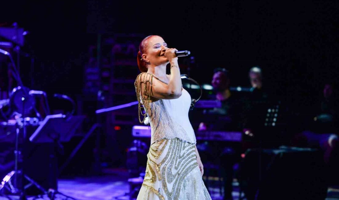 Bursa’da Candan Erçetin’ten unutulmaz konser Türk Müziğinin sevilen sanatçıların Candan Erçetin, Kültürpark Açıkhava’da sevenleriyle buluştu.