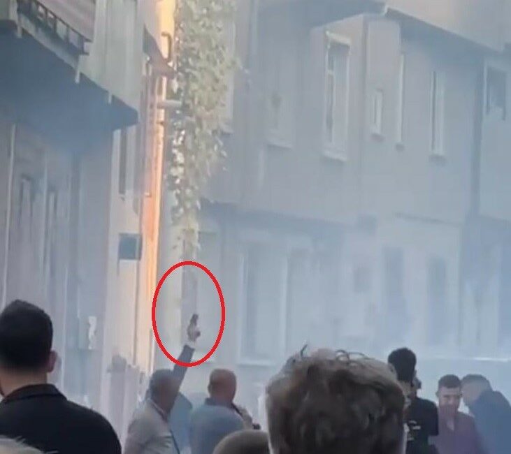 Bursa’da düğünde magandalar yine sahnede Bursa’nın Yıldırım ilçesindeki bir düğün eğlencesinde bazı şüpheliler sokak arasında