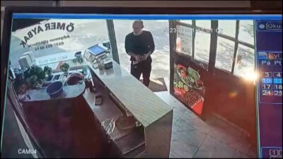 Bursa'ın Nilüfer ilçesinde, bir şüphelinin çiğ köfteci dükkanından cüzdan çaldığı