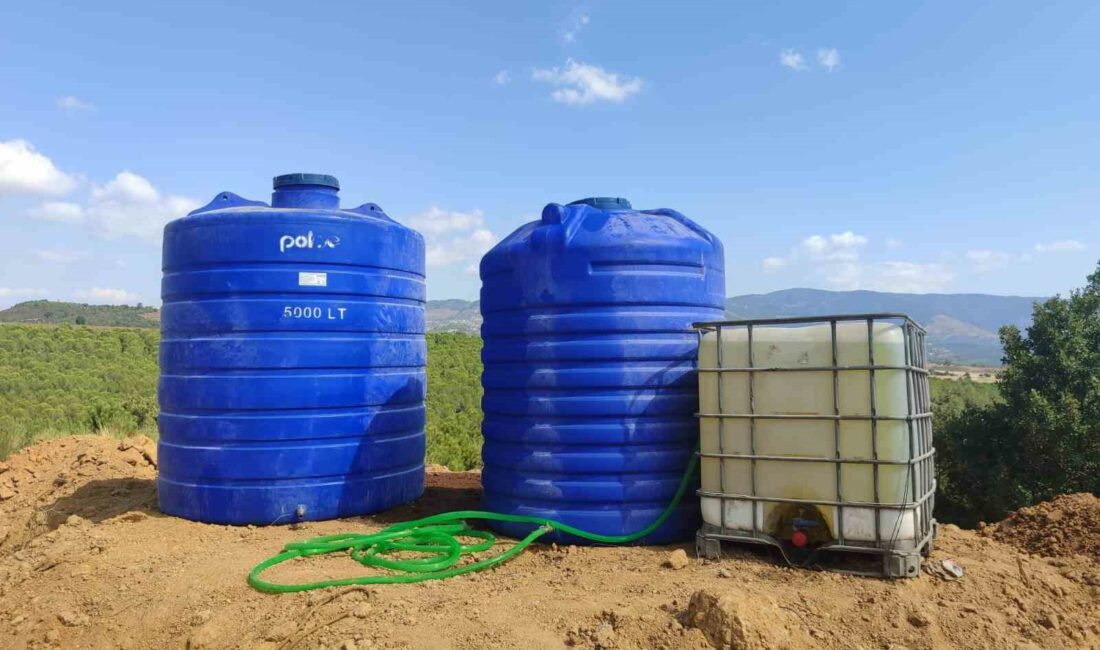 Orhangazi’de “düzenekli” mazot hırsızları suçüstü yakalandı Bursa'nın Orhangazi ilçesinde, yaptıkları düzenekle bir şantiyeden 2 ton mazot