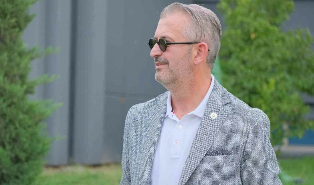 Bursaspor yönetiminde istifa Bursaspor Yönetim Kurulu Üyesi Savaş Sefa istifa etti.