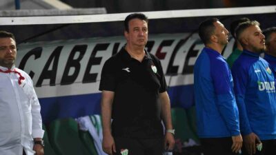 Bursaspor, teknik direktör Yalçın Gündüz ile karşılıklı olarak yolları ayırdı.