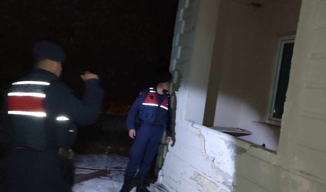 Bursa’da jandarmadan huzur ve güven uygulaması Bursa Jandarma Komutanlığı ekiplerince gerçekleştirilen huzur ve güven uygulamasında, çeşitli