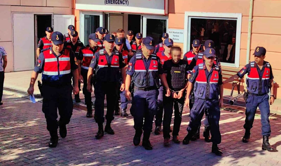 Bursa’da yeğenini öldüren cinayet şüphelisi adliyeye sevk edildi Bursa’nın İnegöl ilçesinde tartıştığı yeğenini öldüren zanlı ile 3 kişi