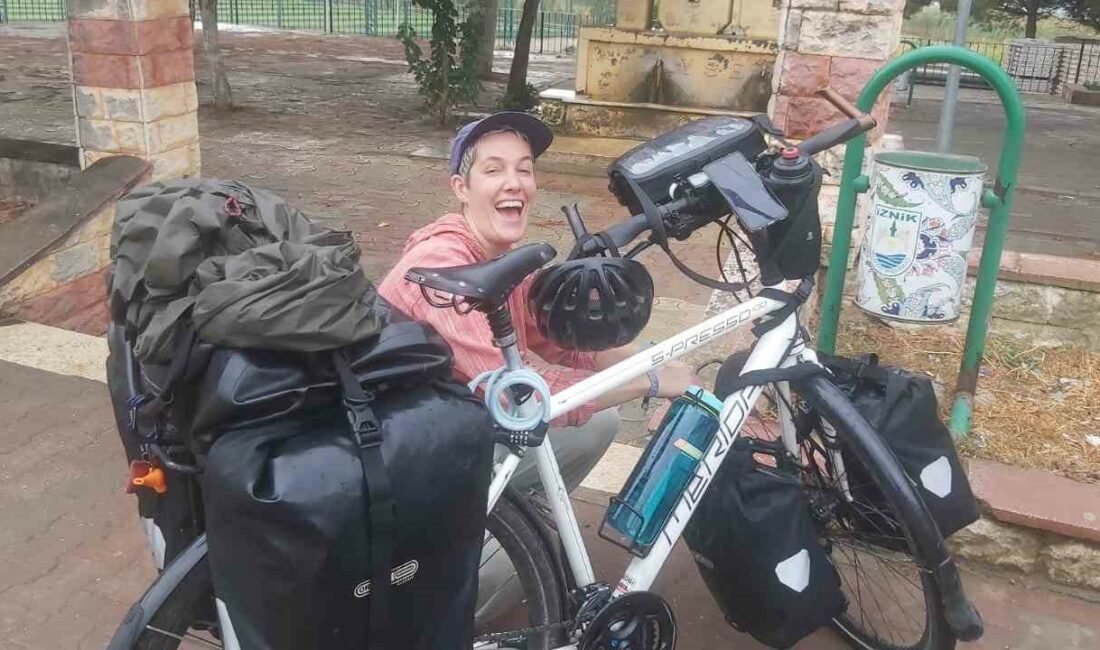 Bisikletiyle dünya turuna çıkan Hollandalı hemşire Bursa’ya uğradı Bisikletiyle Hollanda'dan dünya turu için yola çıkan hemşire 30 yaşındaki