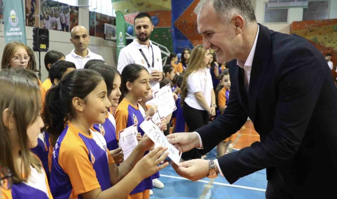 İnegöl Belediyesi yaz spor okulları tamamlandı İnegöl Belediyesi yaz okulunda eğitim gören öğrencilere sertifika verildi.