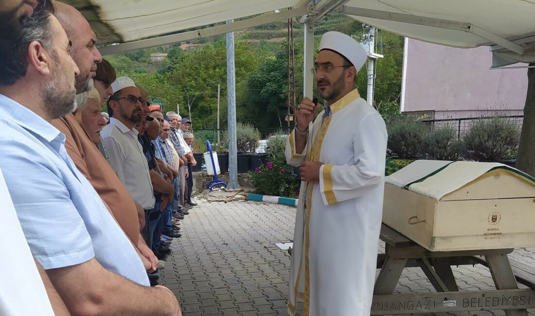 Karacabey Müftülüğü’nün acı kaybı Karacabey İlçe Müftülüğü personellerinden Fikret Erdemir (47), geçirdiği kalp krizi