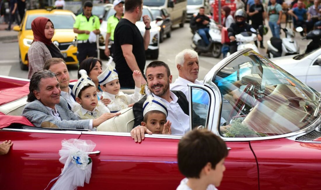 Kestel Belediyesi sünnet şöleni düzenledi Kestel Belediyesi'nin gerçekleştirdiği şölenle ilçedeki 72 çocuk sünnet oldu.