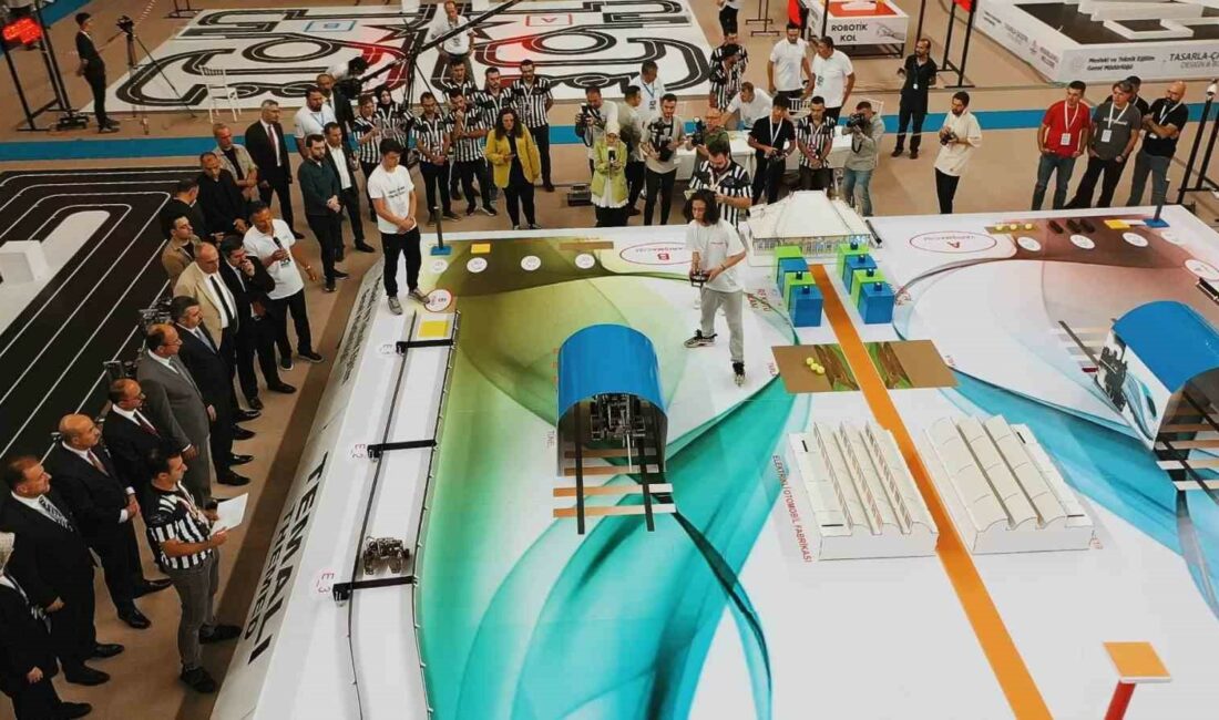 Bursa’da düzenlenen 15’inci Uluslararası MEB Robot Yarışması’nın kazananlarına ödülleri takdim