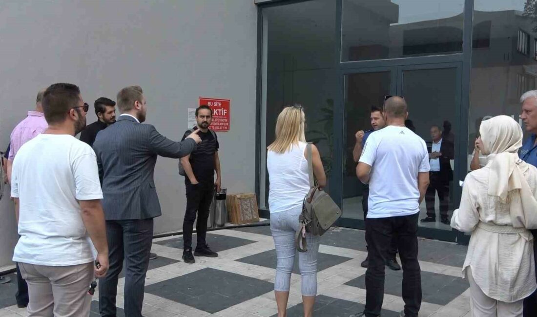 Bursa’da 18 katlı iş merkezi elektriksiz kaldı Bursa'nın Osmangazi ilçesinde, müteahhit ile mülk sahibi arasında anlaşmazlık sonucu