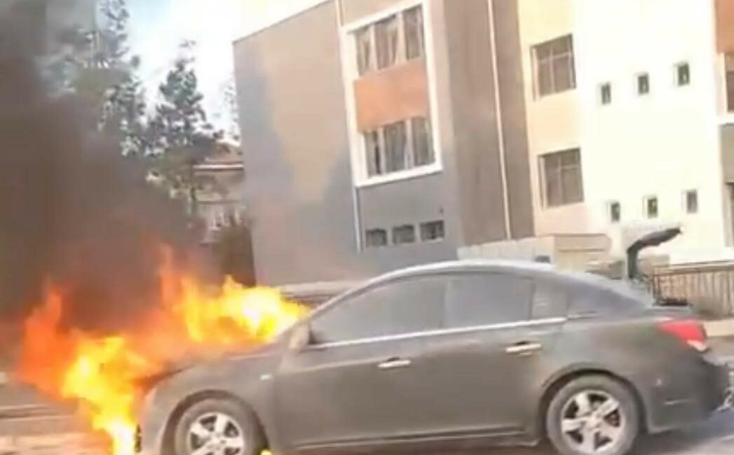 Bursa’da seyir halindeki otomobil yandı Bursa'nın Nilüfer ilçesinde, seyir halindeki bir otomobil alev aldı.