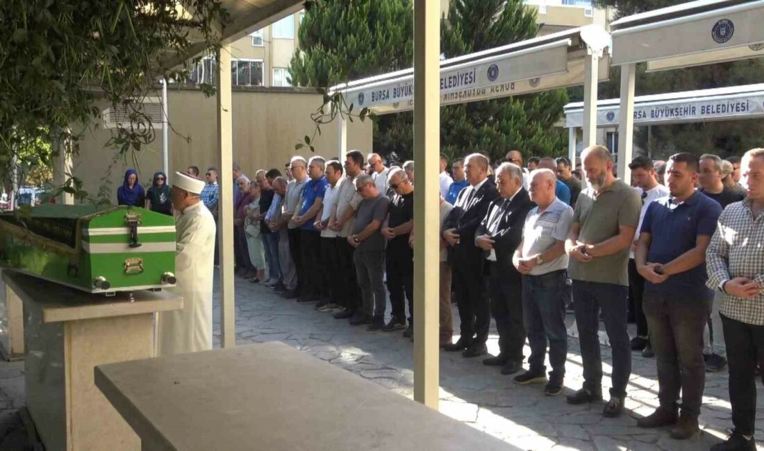 Yelkenkanat pilotu Bursa’da defnedildi Eskişehir’de iki yelkenkanatın çarpıştığı kazada yaşamını yitiren Tolga Kandilli, Bursa’da