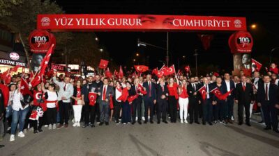 NİLÜFER BELEDİYESİ’NİN GELENEKSEL CUMHURİYET YÜRÜYÜŞÜ’NDE BU YIL YÜZ BİNLERCE BURSALI