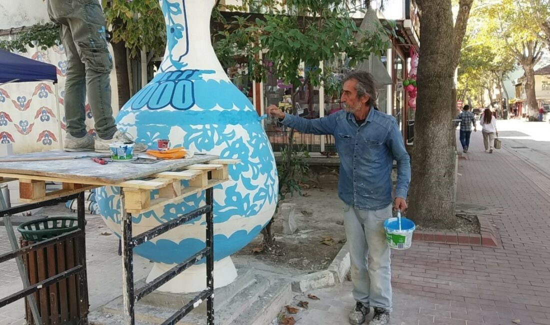 BURSA İZNİK KAYMAKAMLIĞI BİNASI GİRİŞİNE 2 METRELİK DEV VAZO HAZIRLANIYOR.