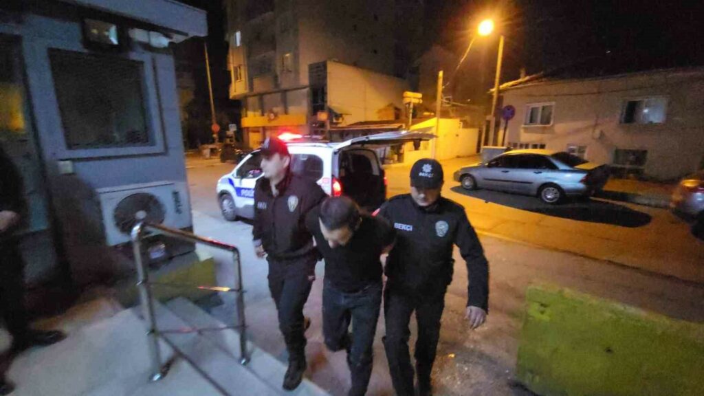 39 suç kaydı bulunan şahısta yok yok BURSA’DA GECE ASAYİŞİNDE SUÇLULARA GÖZ AÇTIRILMIYOR. YAPILAN OPERASYONLARLA KİŞİLER BİR