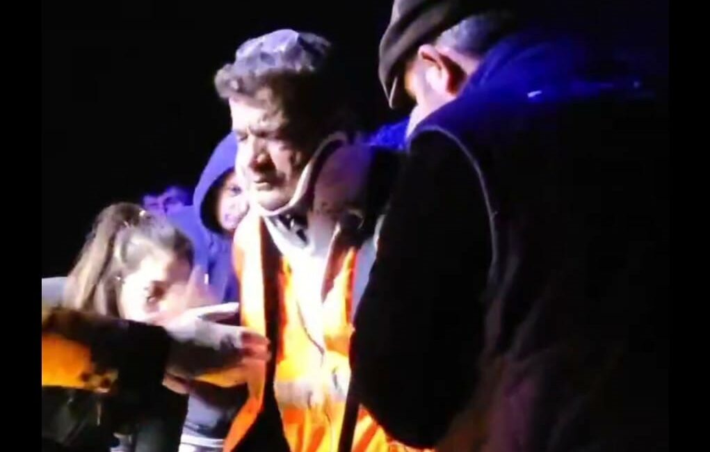 Bursa’nın İnegöl ilçesinde kontrolden çıkan beton mikseri devrildi. Yaralanan sürücüyü,