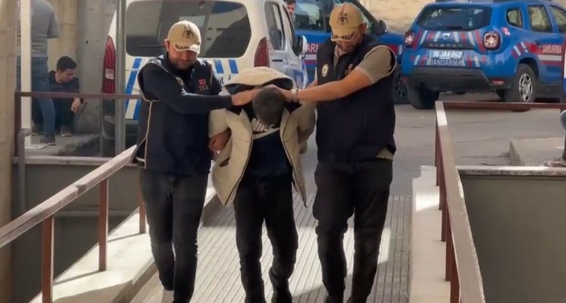 DEAŞ’ın patlayıcı imalatçısı Bursa’da yakalandı Bursa'da terör örgütü DEAŞ'a yönelik gerçekleştirilen operasyonda, Suriye ve Irak'ta