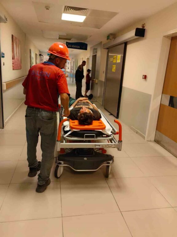 Babasına su götürürken inşattan düştü BURSA'NIN İNEGÖL İLÇESİ SÜLEYMANİYE MAHALLESİNDE BULUNAN BİR İNŞAATTA MEYDANA GELEN