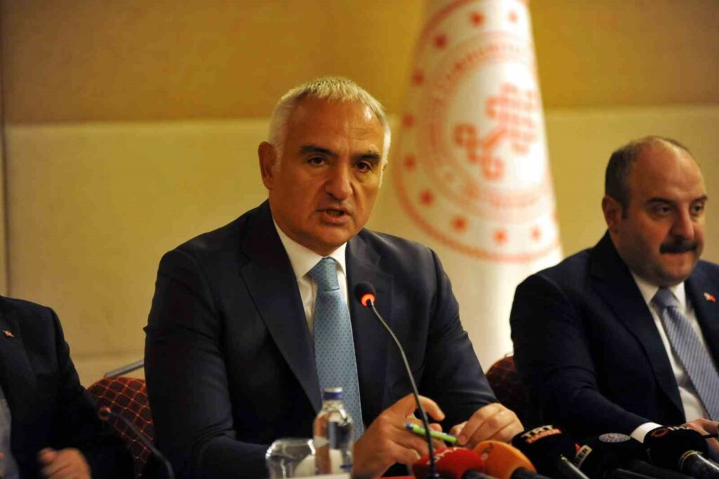 KÜLTÜR VE TURİZM BAKANI MEHMET NURİ ERSOY, ULUDAĞ’I TEKRAR IŞILTILI