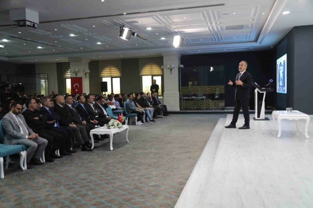 Başkan Aktaş, BTÜ’lü öğrencilerle tecrübelerini paylaştı BURSA TEKNİK ÜNİVERSİTESİ (BTÜ) ÖĞRENCİLERİNİ, ALANINDA UZMAN İSİMLERLE BİR ARAYA