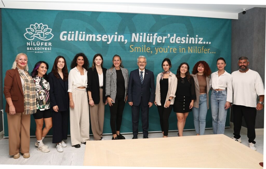 Başkan Erdem’den yoga eğitmenlerine teşekkür NİLÜFER BELEDİYE BAŞKANI TURGAY ERDEM, “MATINI AL GEL” SLOGANIYLA ÜCRETSİZ