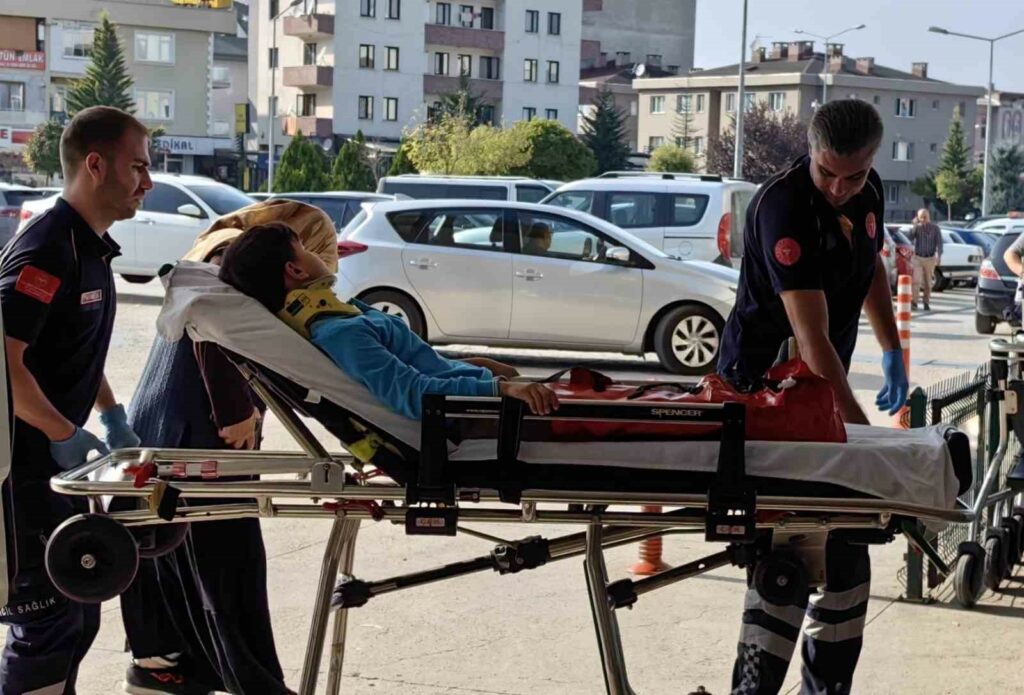 Bursa’nın İnegöl ilçesinde, bisiklet kullanan 10 yaşındaki çocuğa otomobiliyle çarpan