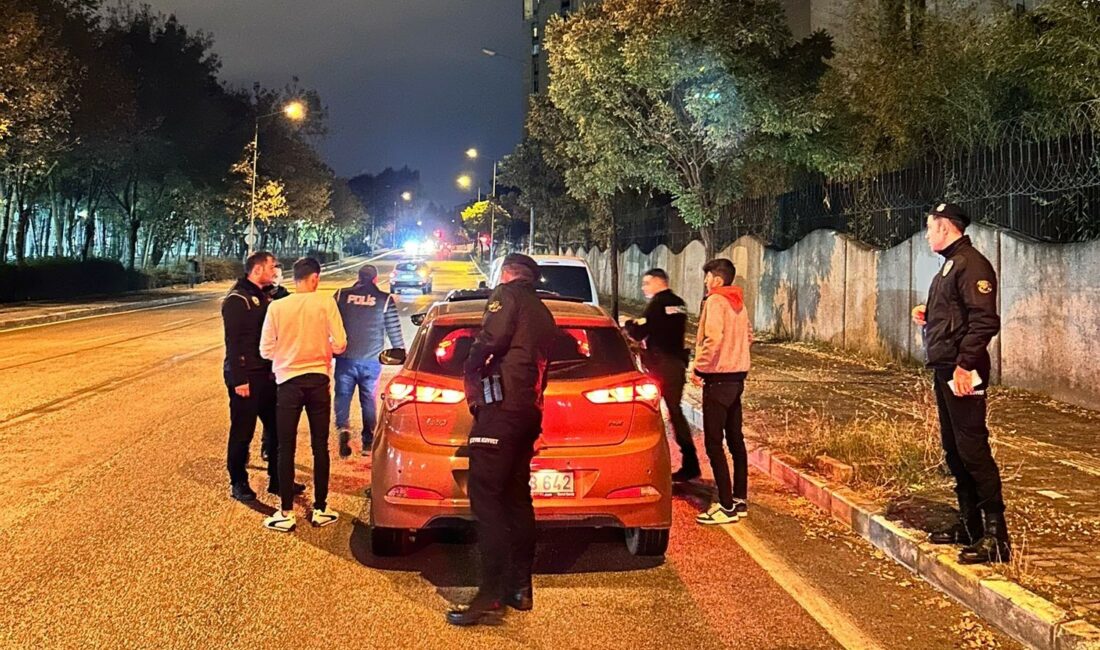 Bursa Emniyeti ‘Huzur’ uygulamalarını sürdürüyor BURSA’DA NARKOTİK, HIRSIZLIK, UYGUNSUZ ŞAHISLAR VE ASAYİŞ SUÇLARINA YÖNELİK UYGULAMA