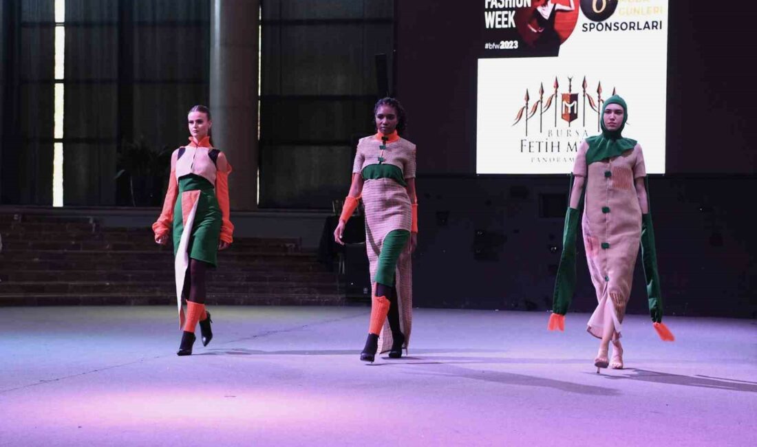 OSMANGAZİ BELEDİYESİ’NİN KATKILARIYLA DÜZENLENEN BURSA MODA GÜNLERİNDE TASARIMCILARIN BURSA’DA ÜRETİLEN