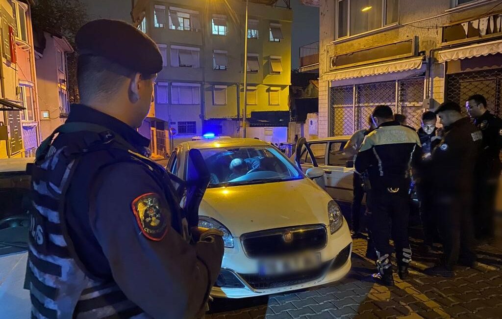 Bursa polisi ’Huzur’ uygulamalarına aralıksız devam ediyor BURSA’DA NARKOTİK, HIRSIZLIK, UYGUNSUZ ŞAHISLAR VE ASAYİŞ SUÇLARINA YÖNELİK UYGULAMA