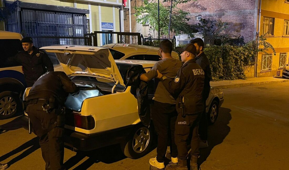 Bursa polisi uyuşturucu madde ve silah ele geçirdi BURSA EMNİYET MÜDÜRLÜĞÜ EKİPLERİ DÜZENLİ OLARAK YAPTIKLARI UYGULAMALARDA RUHSATSIZ SİLAH
