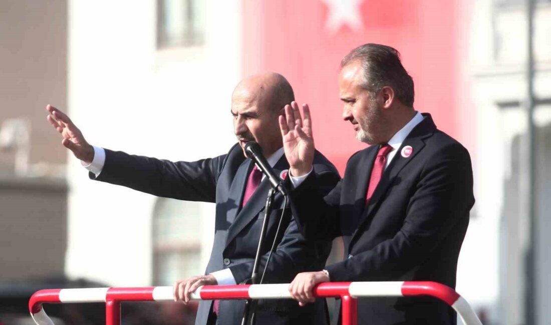 Bursa’da 100. yıl coşkusu BURSA VALİSİ MAHMUT DEMİRTAŞ VE BURSA BÜYÜKŞEHİR BELEDİYE BAŞKANI ALİNUR