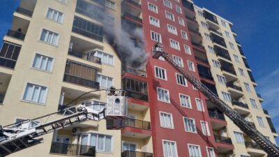 Bursa’da 11 katlı apartmanın 5. katında mutfakta başlayan yangın tüm