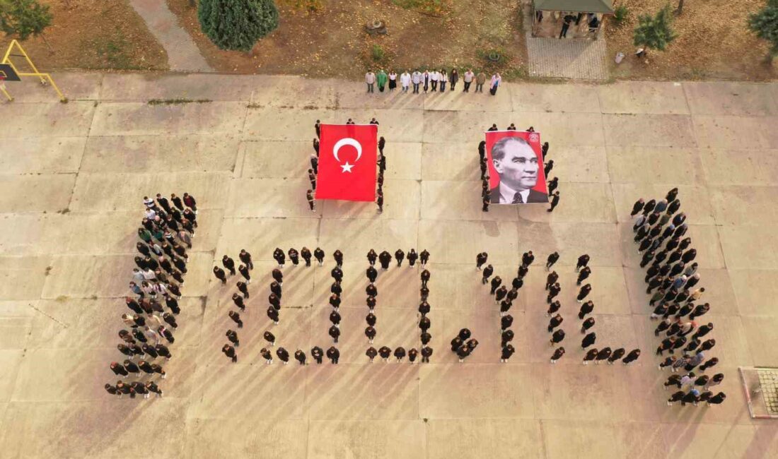 BURSA’DA 230 ÖĞRENCİ OKUL BAHÇESİNDE 100. YIL KOREOGRAFİSİ YAPTI.